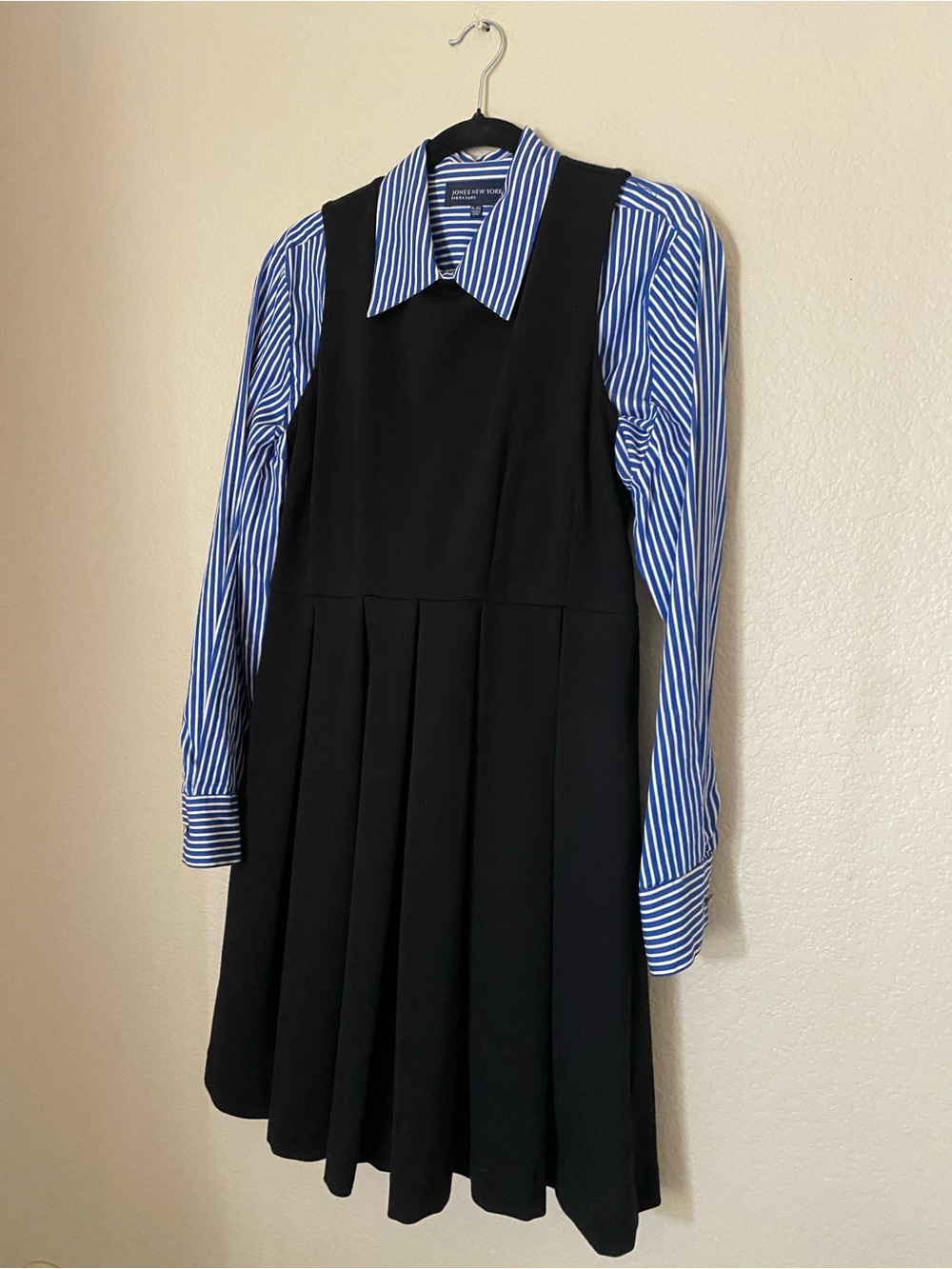 Jennifer Lopez Black Sleeveless Pleated Mini Dress
